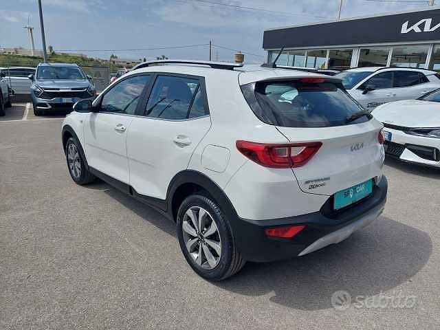 Usata Kia Stonic Style 84 CV (61 kW) 2022 Bianco SUV