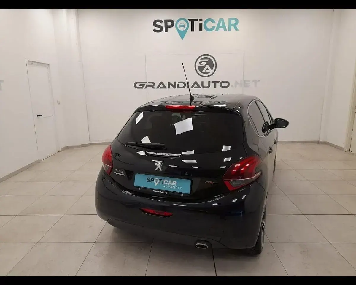 Usata Peugeot 208 GT-line 120 CV (88 kW) 2017 Nero Utilitaria
