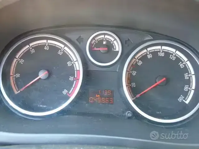 Usata Opel Corsa 65 CV (47 kW) 2011 Grigio Utilitaria