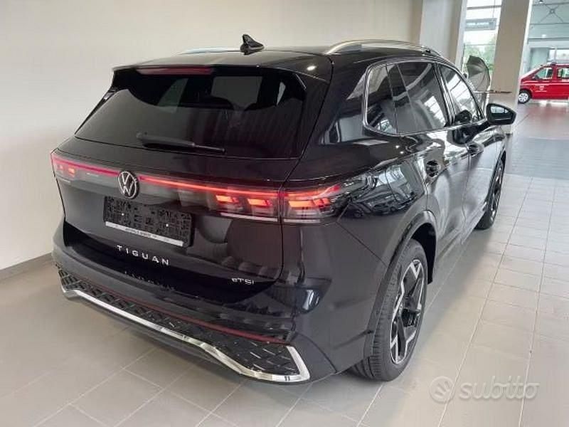 Usata VW Tiguan R-line 150 CV (110 kW) 2025 Nero SUV
