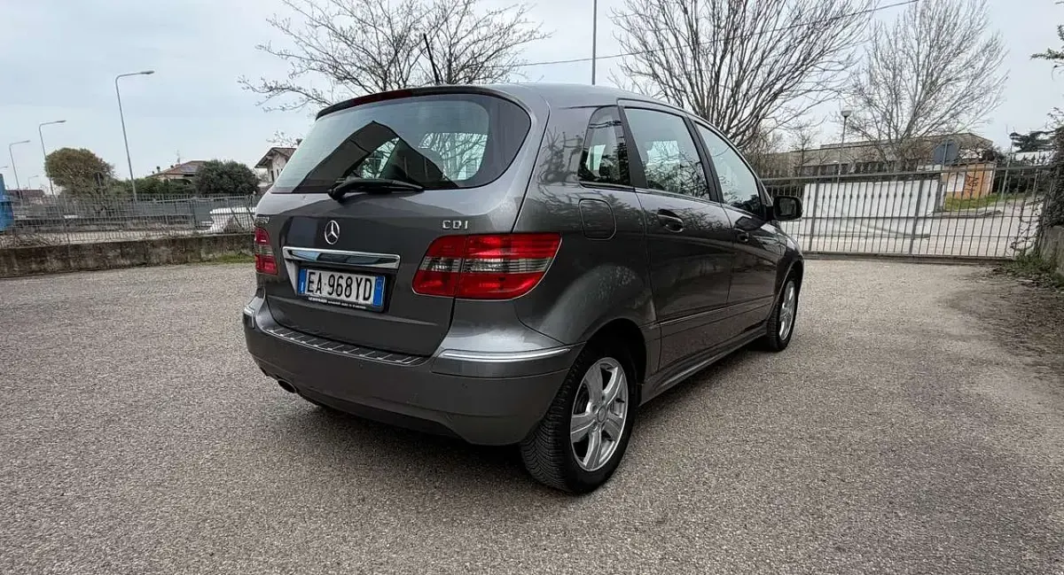 Usata Mercedes B180 Executive 109 CV (80 kW) 2010 Bronzo Monovolume