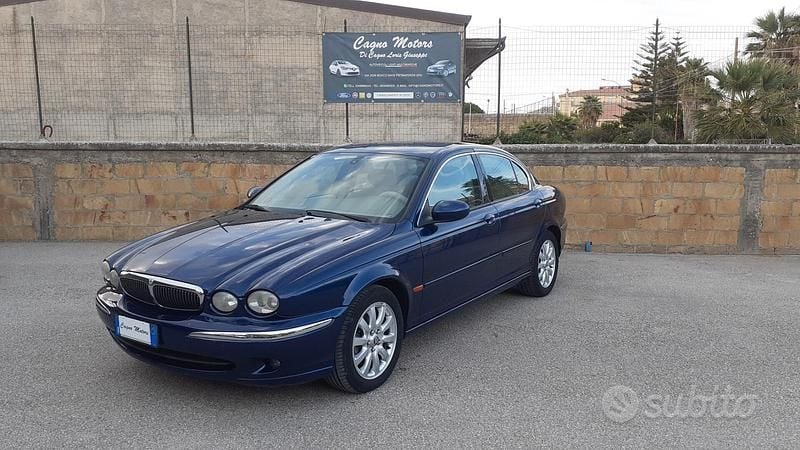 Blu Usata 2003 Jaguar X-type Executive Tre volumi | 5900 € (Buon prezzo) - Immagine 1/4