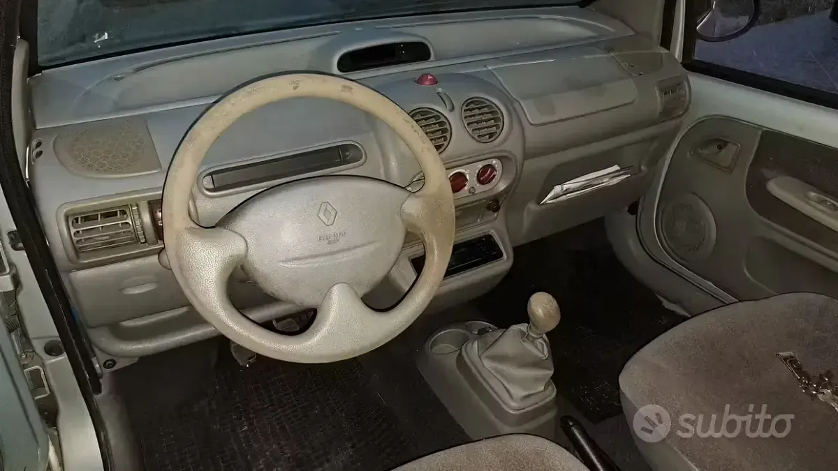 Usata Renault Twingo 58 CV (42 kW) 2002 Grigio Utilitaria
