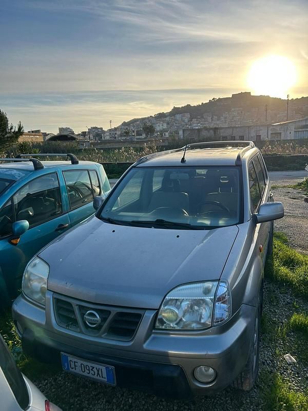 Usata Nissan X-Trail 114 CV (83 kW) 2003 Grigio SUV