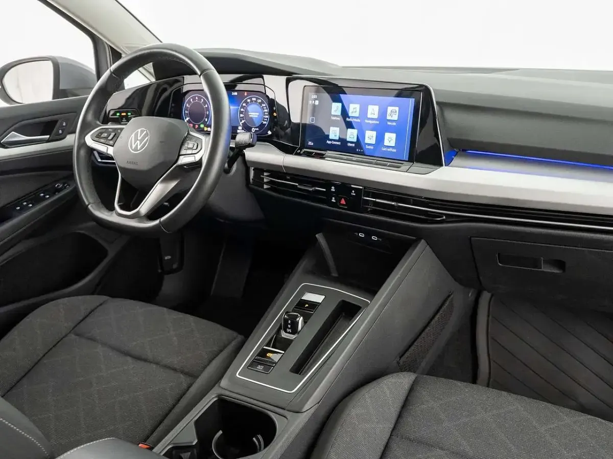 Usata VW Golf VIII Life 131 CV (96 kW) 2023 Grigio Utilitaria