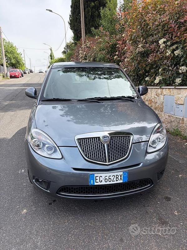 Usata Lancia Ypsilon 69 CV (50 kW) 2011 Grigio Utilitaria