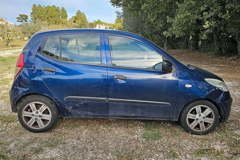 Usata Hyundai i10 67 CV (49 kW) 2010 Blu Utilitaria