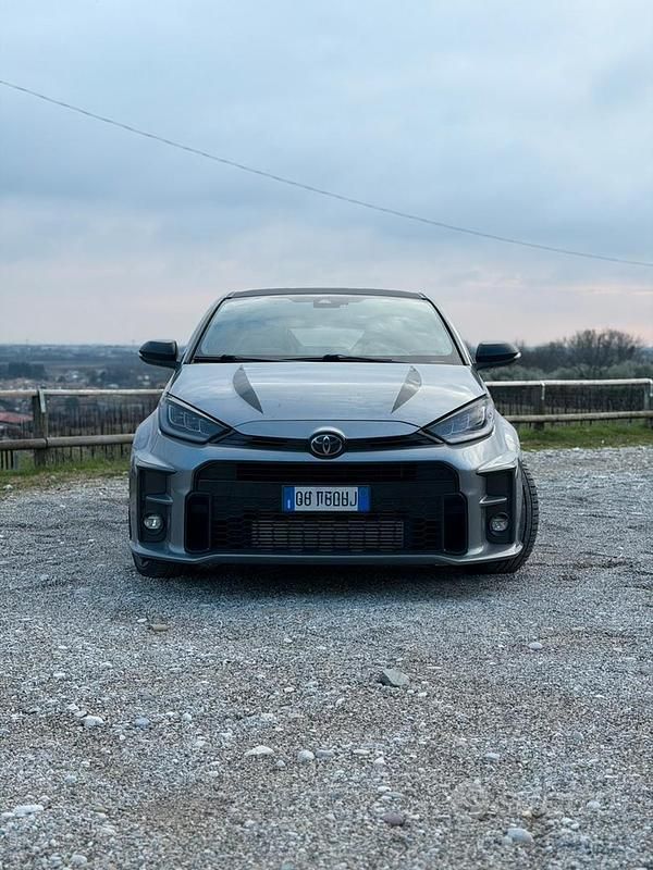 Usata Toyota Yaris 261 CV (191 kW) 2020 Grigio Berlina