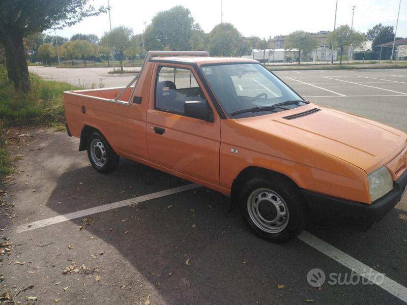 Usata Skoda Pick-up 68 CV (50 kW) 1995 Giallo Pick-up
