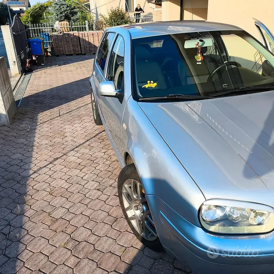 Usata VW Golf IV Comfortline 105 CV (77 kW) 2002 Grigio Utilitaria
