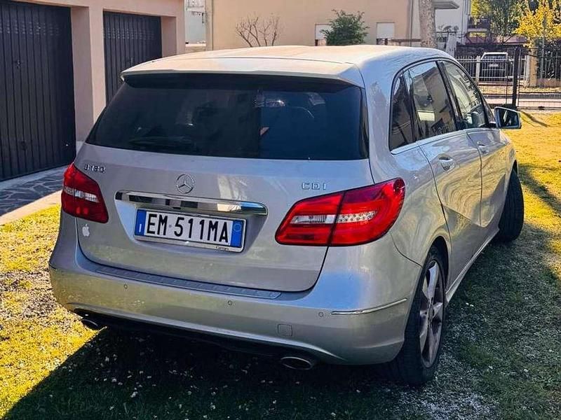 Usata Mercedes B180 Premium 109 CV (80 kW) 2012 Argento Utilitaria