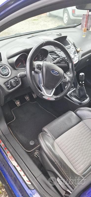 Usata Ford Fiesta ST 182 CV (133 kW) 2017 Blu Utilitaria