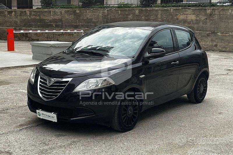 Usata Lancia Ypsilon S 95 CV (69 kW) 2013 Viola Utilitaria