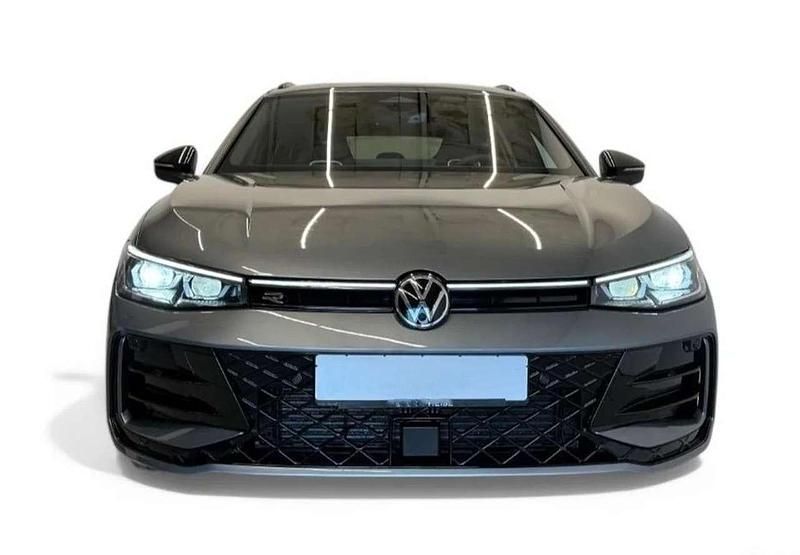 Usata VW Passat R-line 150 CV (110 kW) 2025 Diabase grey metallic Station wagon