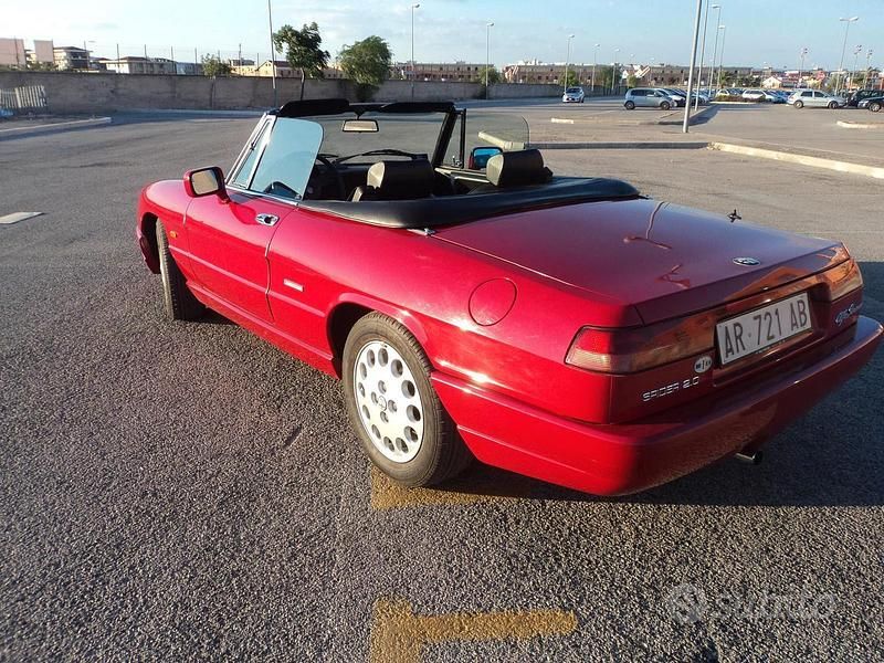 Usata Alfa Romeo 2000 117 CV (86 kW) 1993 Rosso Cabrio
