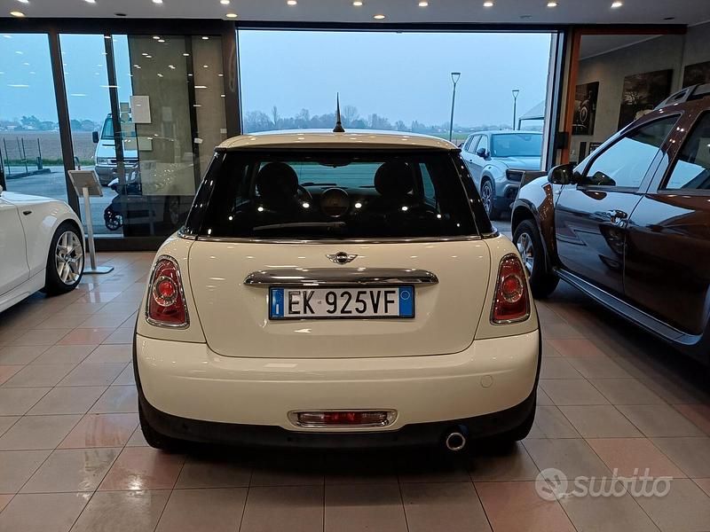 Usata Mini ONE 75 CV (55 kW) 2012 Beige Utilitaria