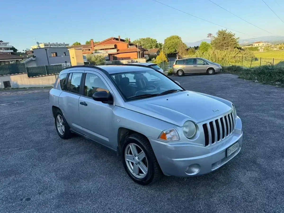 Usata Jeep Compass Sport 140 CV (102 kW) 2009 Argento SUV
