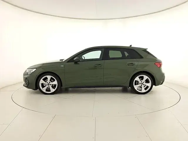 Usata Audi A3 S-Line 150 CV (110 kW) 2025 Verde distretto metallizzato Berlina