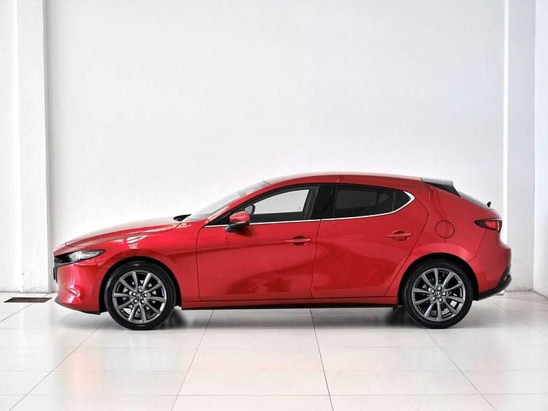 Soul red crystal Nuova 2025 Mazda 3 Exclusive-Line Tre volumi | 28.900 € (Buon prezzo) - Immagine 1/4