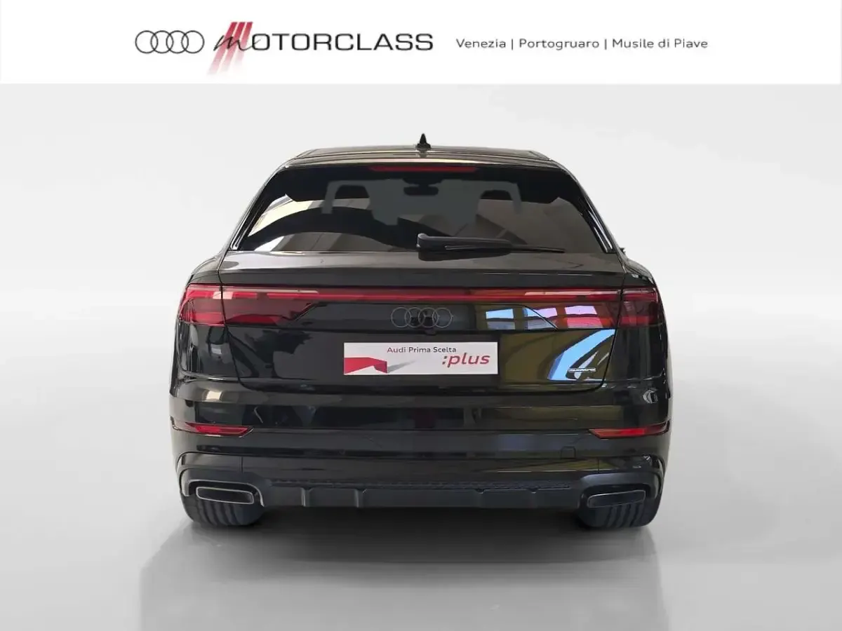 Nuova Audi Q8 S-Line 286 CV (210 kW) 2026 Nero metallizzato SUV