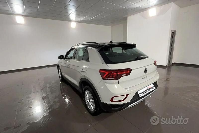 Usata VW T-Roc Life 149 CV (109 kW) 2022 Beige SUV