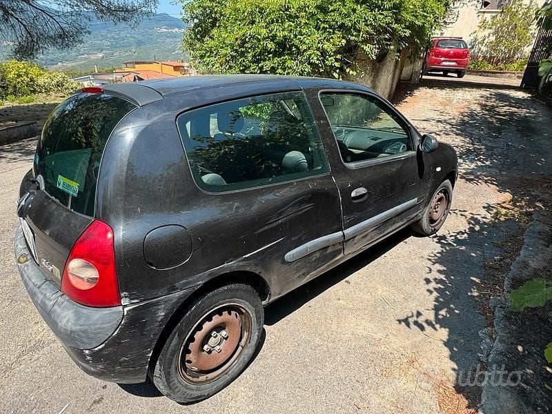Usata Renault Clio II 48 CV (35 kW) 2004 Nero Utilitaria