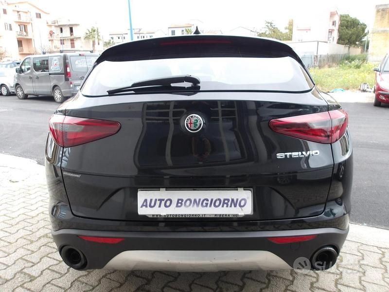 Usata Alfa Romeo Stelvio 180 CV (132 kW) 2018 Nero SUV