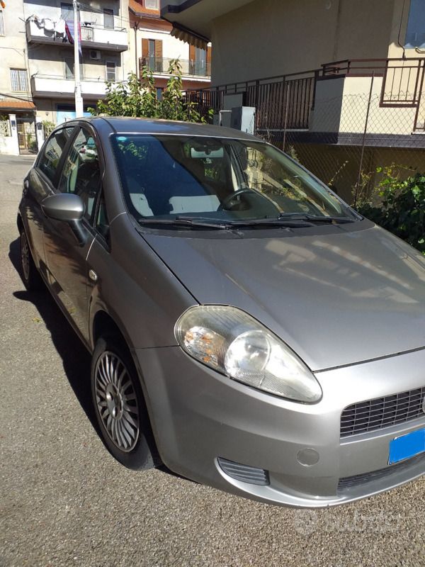 Usata Fiat Grande Punto 68 CV (50 kW) 2008 Grigio Utilitaria