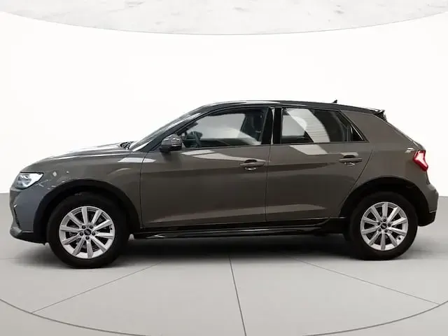 Käytetty Audi A1 Business 116 HP (85 kW) 2025 Harmaa Katumaasturi