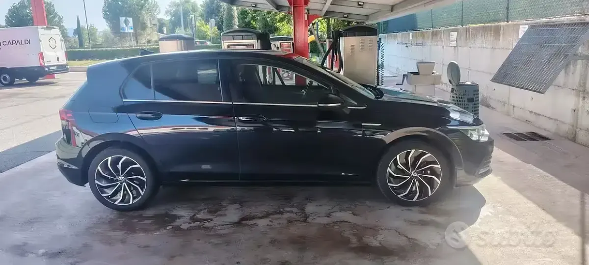Usata VW Golf VIII 116 CV (85 kW) 2023 Berlina