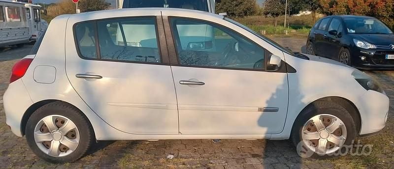 Usata Renault Clio II 75 CV (55 kW) 2010 Berlina
