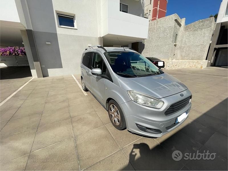 Usata Ford Tourneo Courier 75 CV (55 kW) 2015 Grigio Monovolume