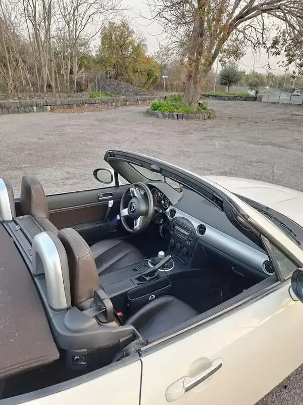 Usata Mazda MX5 126 CV (92 kW) 2009 Cabrio