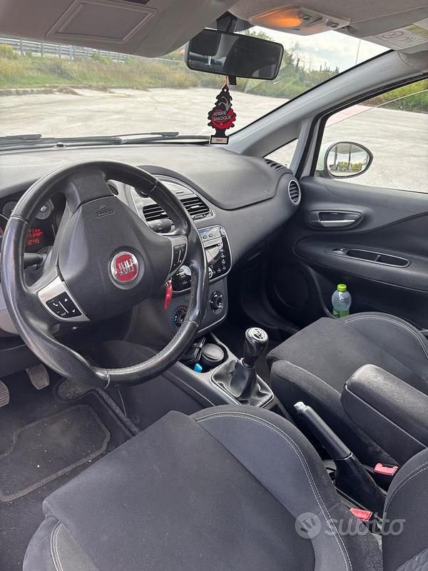 Usata Fiat Grande Punto 75 CV (55 kW) 2015 Bianco Utilitaria