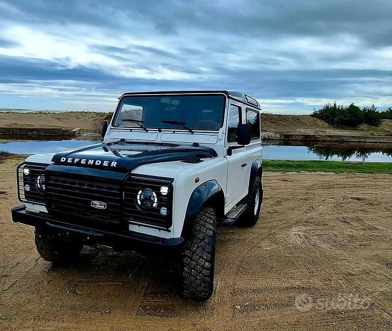 Usata Land Rover Defender SE 122 CV (89 kW) 2003 Bianco SUV