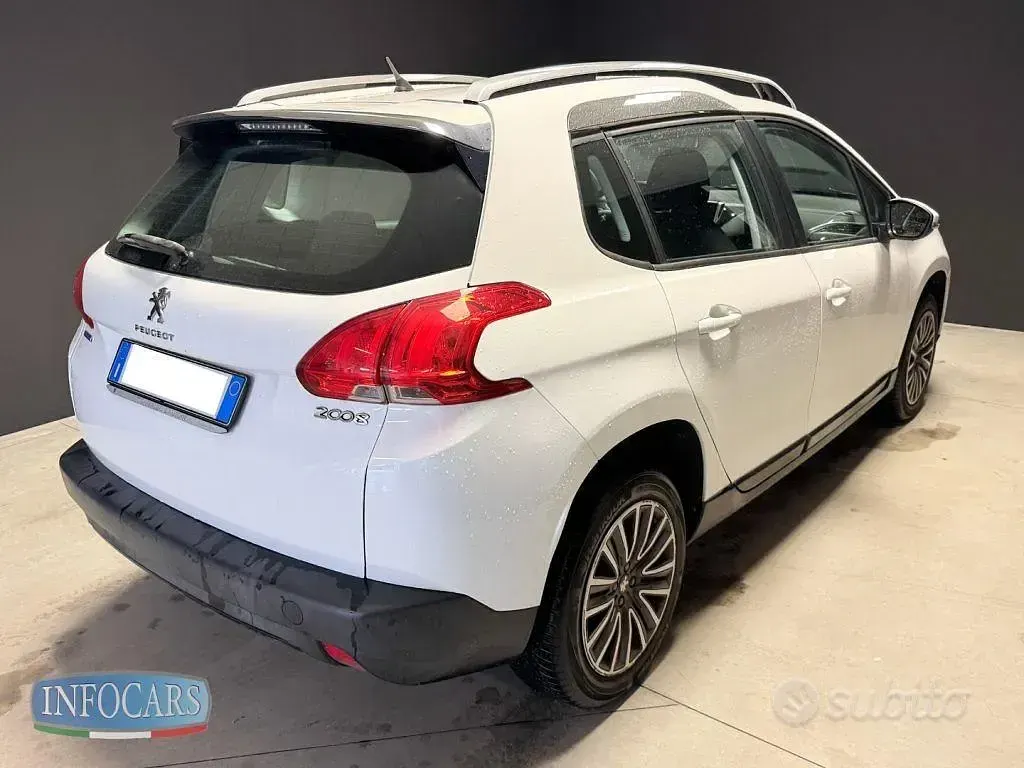 Usata Peugeot 2008 Active 75 CV (55 kW) 2015 Bianco pastello SUV