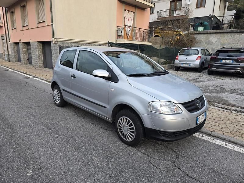 Grigio Usata 2006 VW Fox Sport Utilitaria | 3990 € (Buon prezzo) - Immagine 1/4