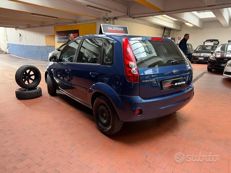 Usata Ford Fiesta 75 CV (55 kW) 2008 Blu Utilitaria