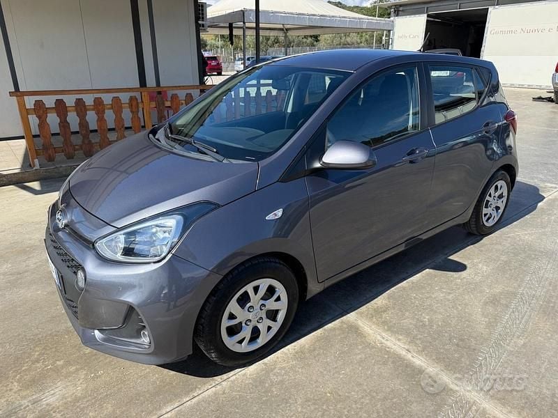 Usata Hyundai i10 Style 69 CV (50 kW) 2018 Grigio Utilitaria