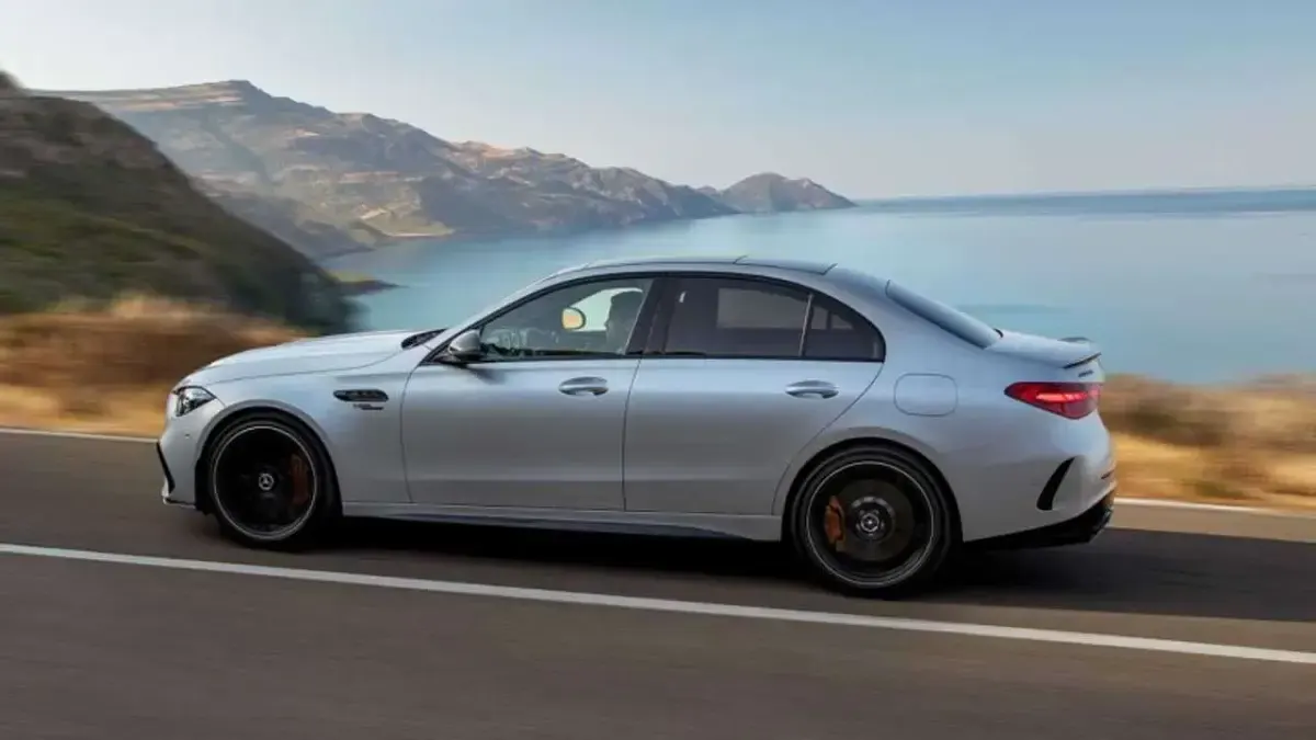 Nuova Mercedes C63S AMG Premium 680 CV (500 kW) 2026 Argento Berlina