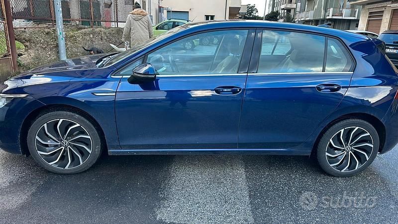 Usata VW Golf VIII 2022 Blu Berlina