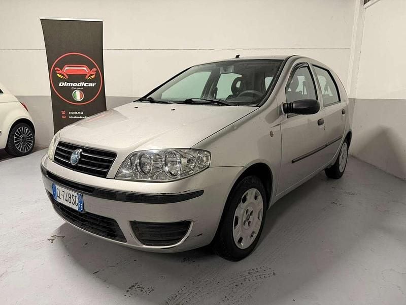 Argento Usata 2004 Fiat Punto Tre volumi | 1750 € (Buon prezzo) - Immagine 1/4