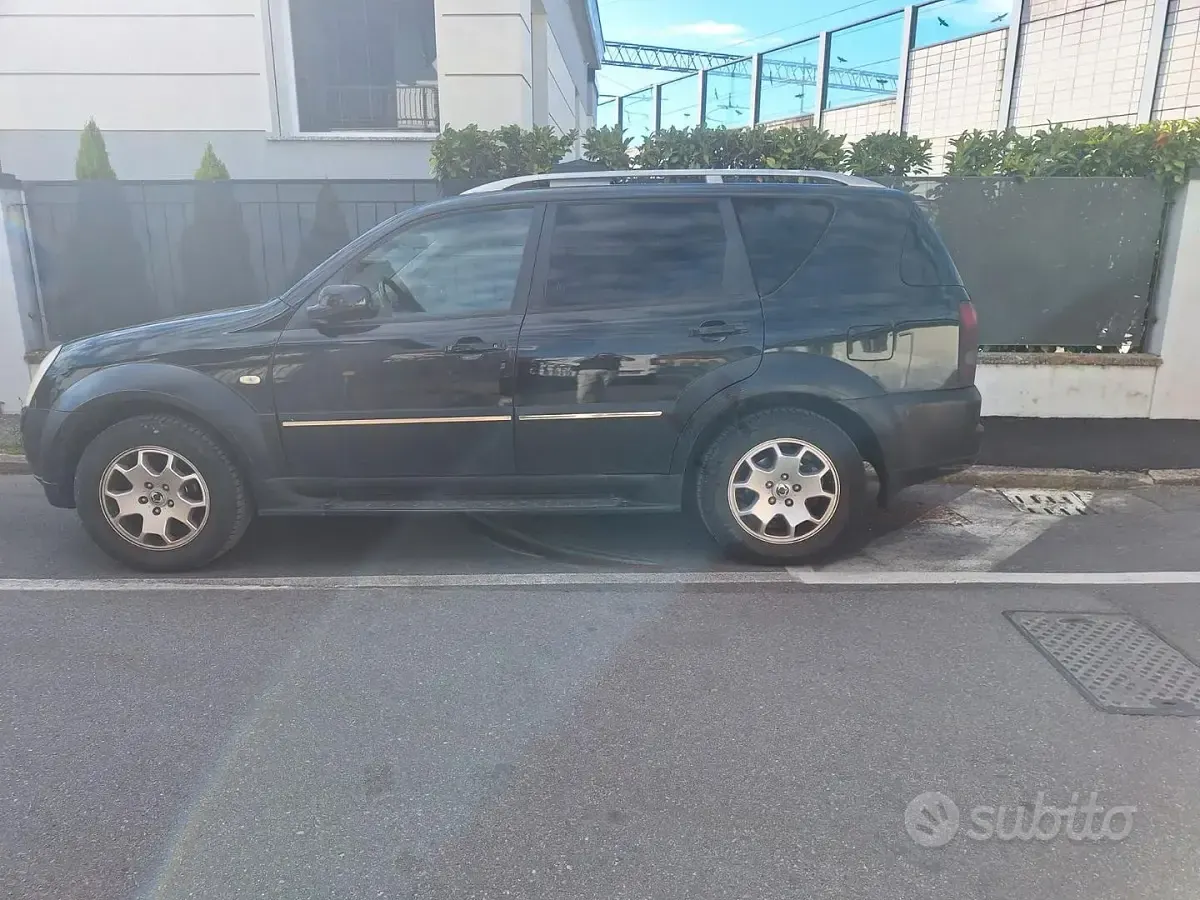 Usata SsangYong Rexton 165 CV (121 kW) 2007 Nero SUV