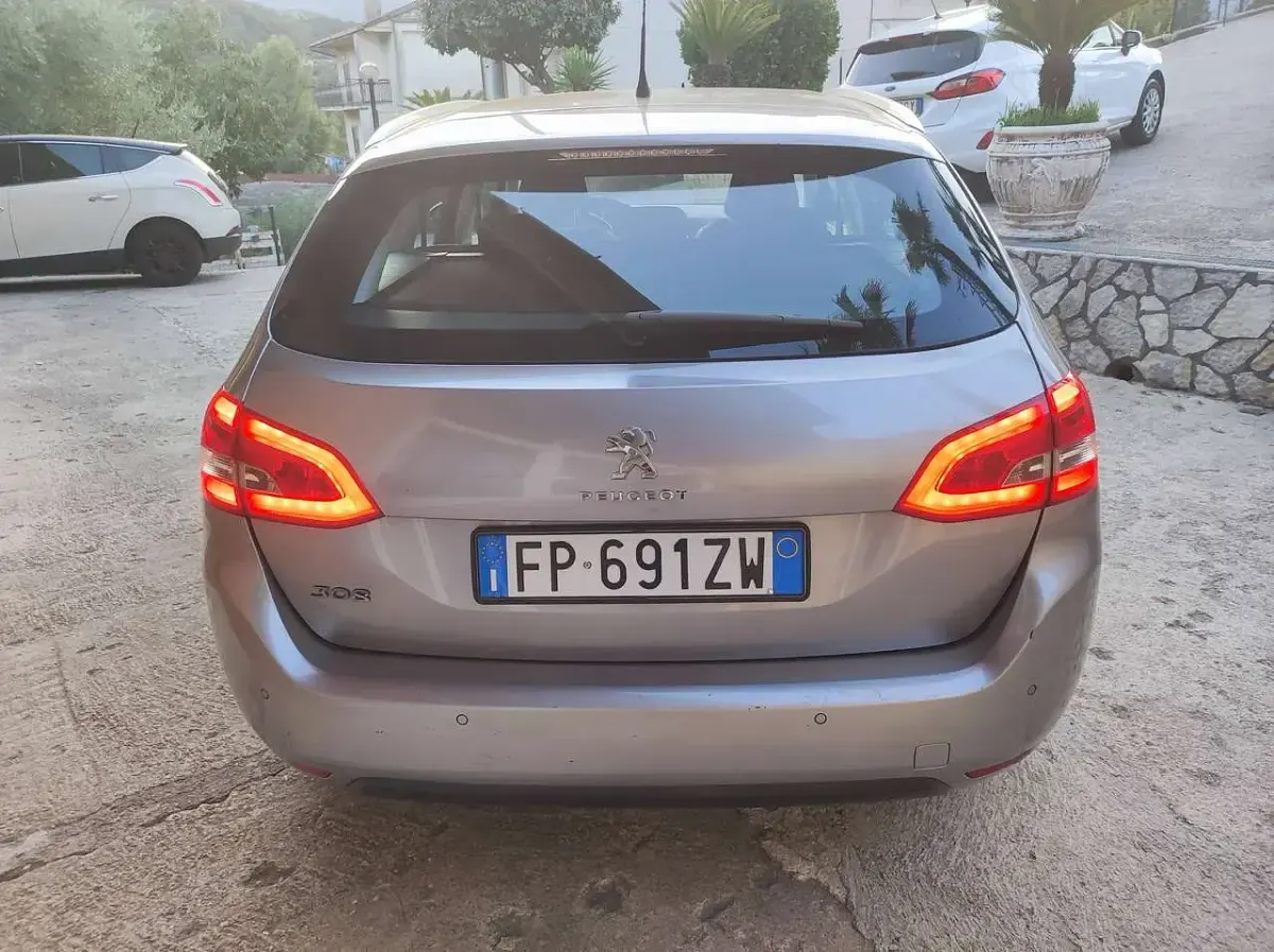 Usata Peugeot 308 Allure 131 CV (96 kW) 2018 Other Station wagon