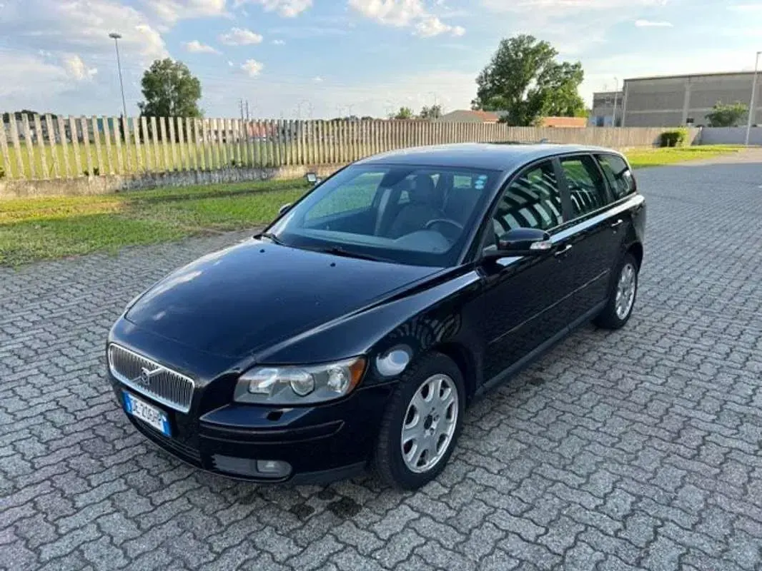 Usata Volvo V50 Kinetic 109 CV (80 kW) 2006 Nero Station wagon