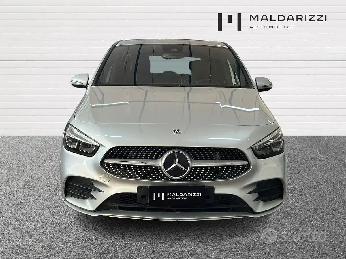 Usata Mercedes B180 Premium 116 CV (85 kW) 2019 Grigio Utilitaria