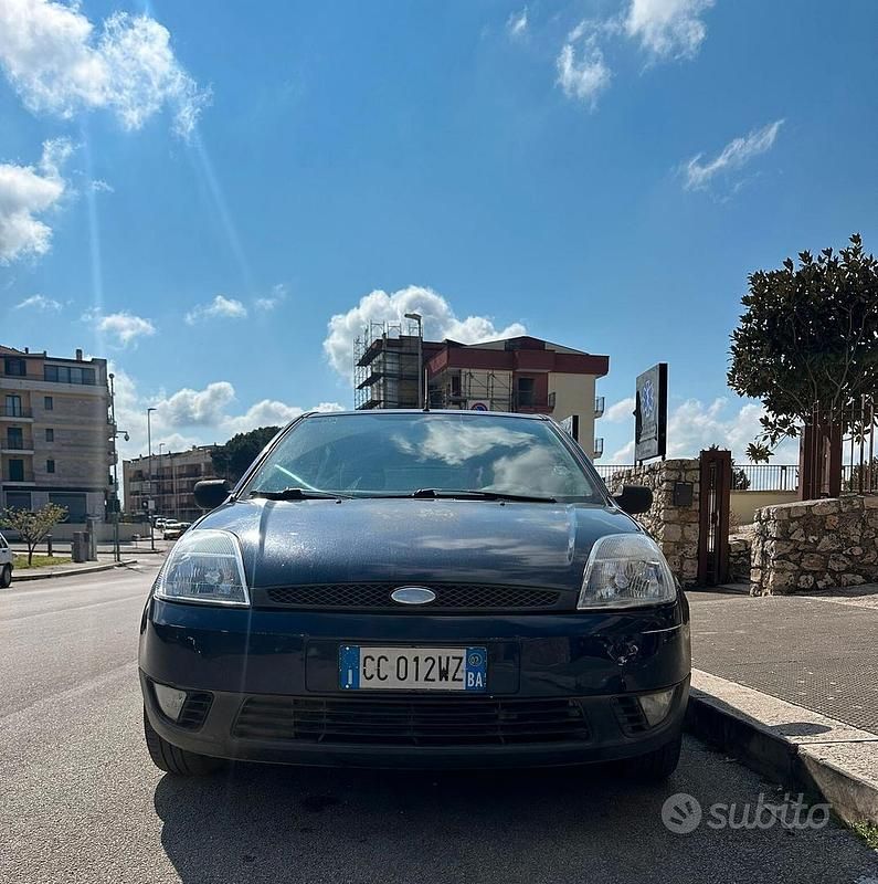 Usata Ford Fiesta 68 CV (50 kW) 2002 Blu Utilitaria