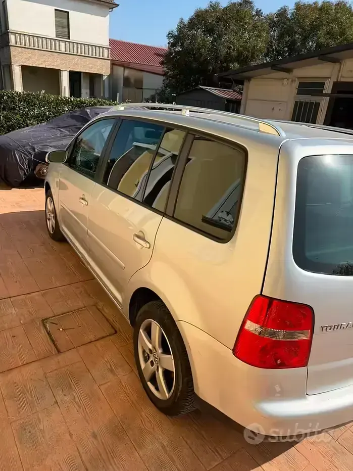 Usata VW Touran 140 CV (102 kW) 2005 Grigio Monovolume
