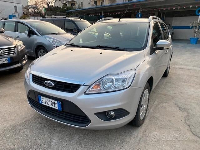 Begagnad Ford Focus 115 HK (84 kW) 2011 Grå Kombi