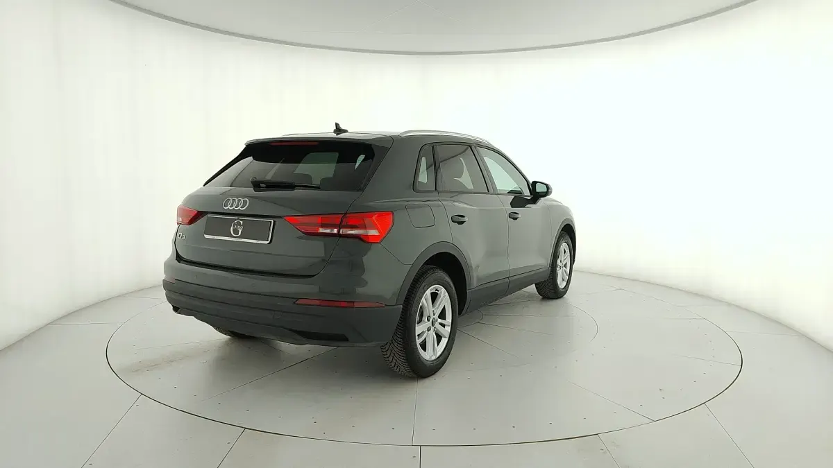 Usata Audi Q3 Ambiente 150 CV (110 kW) 2022 Grigio SUV